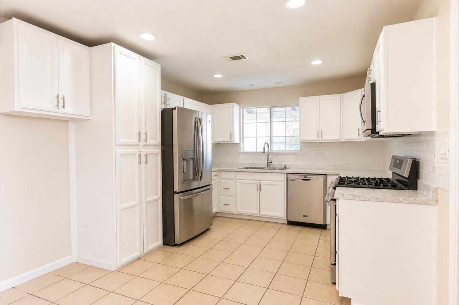 609 College Ave, Coalinga, CA 93210