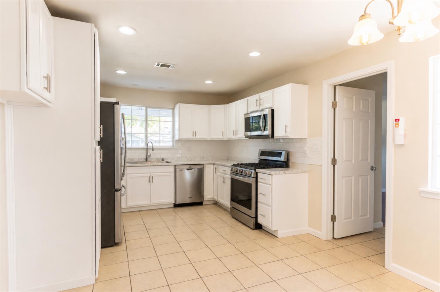609 College Ave, Coalinga, CA 93210