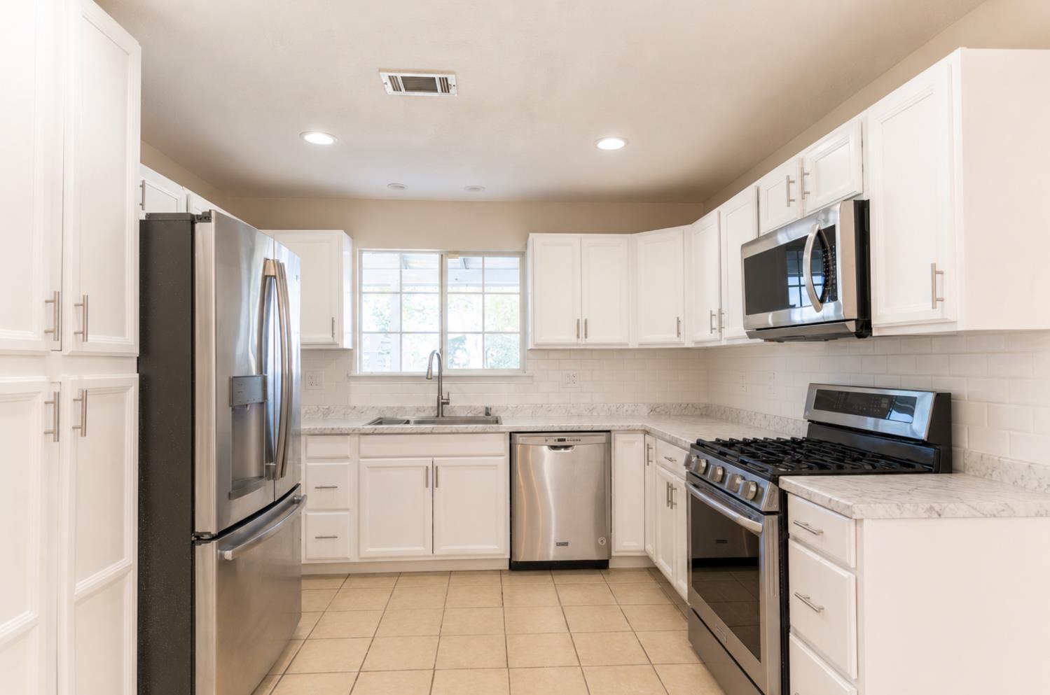 609 College Ave, Coalinga, CA 93210