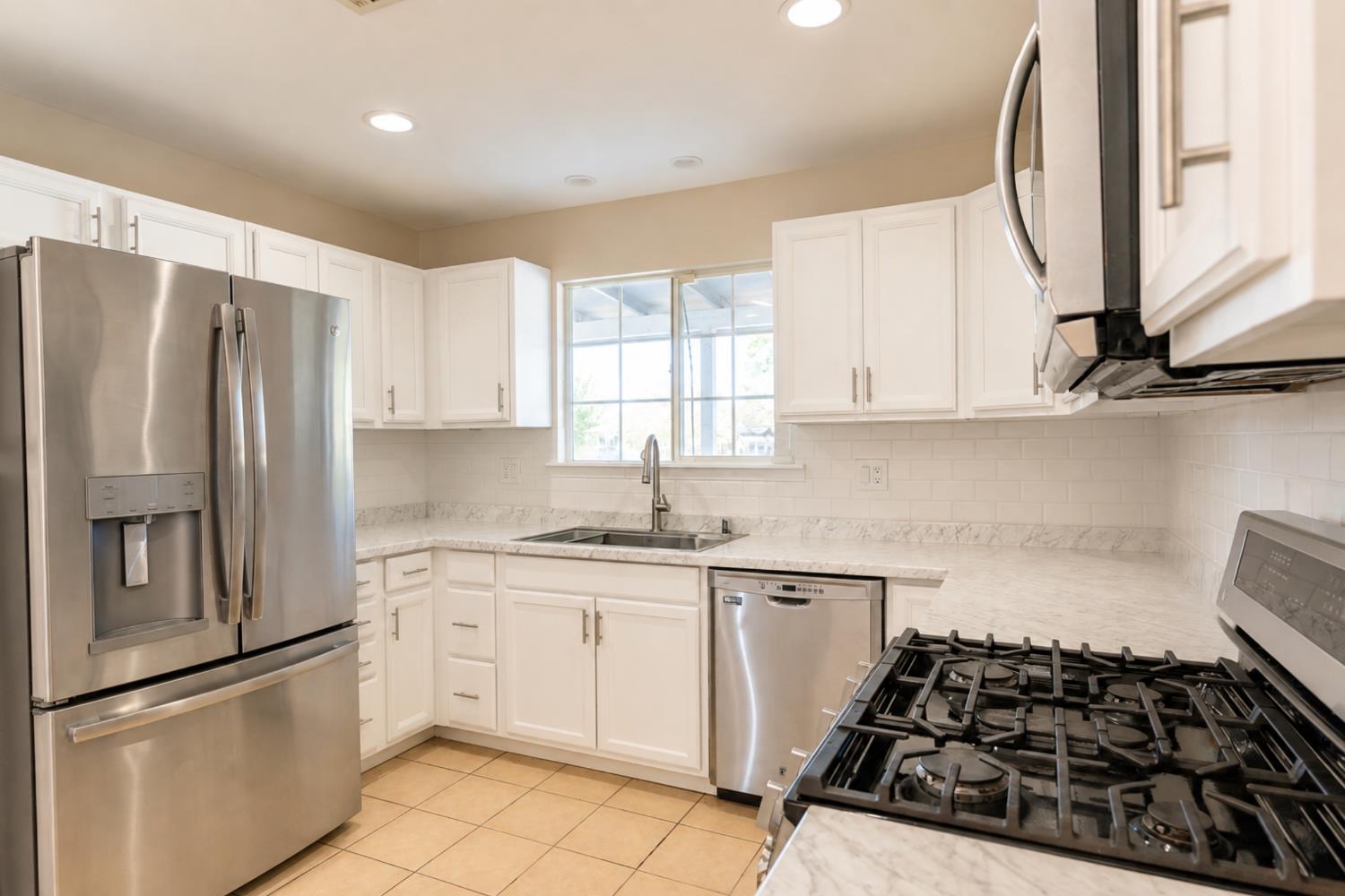 609 College Ave, Coalinga, CA 93210