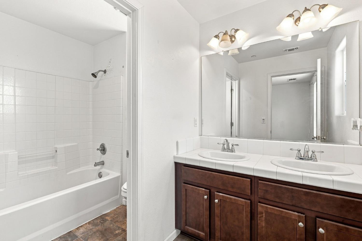852 Morris Ln, Madera, CA 93637