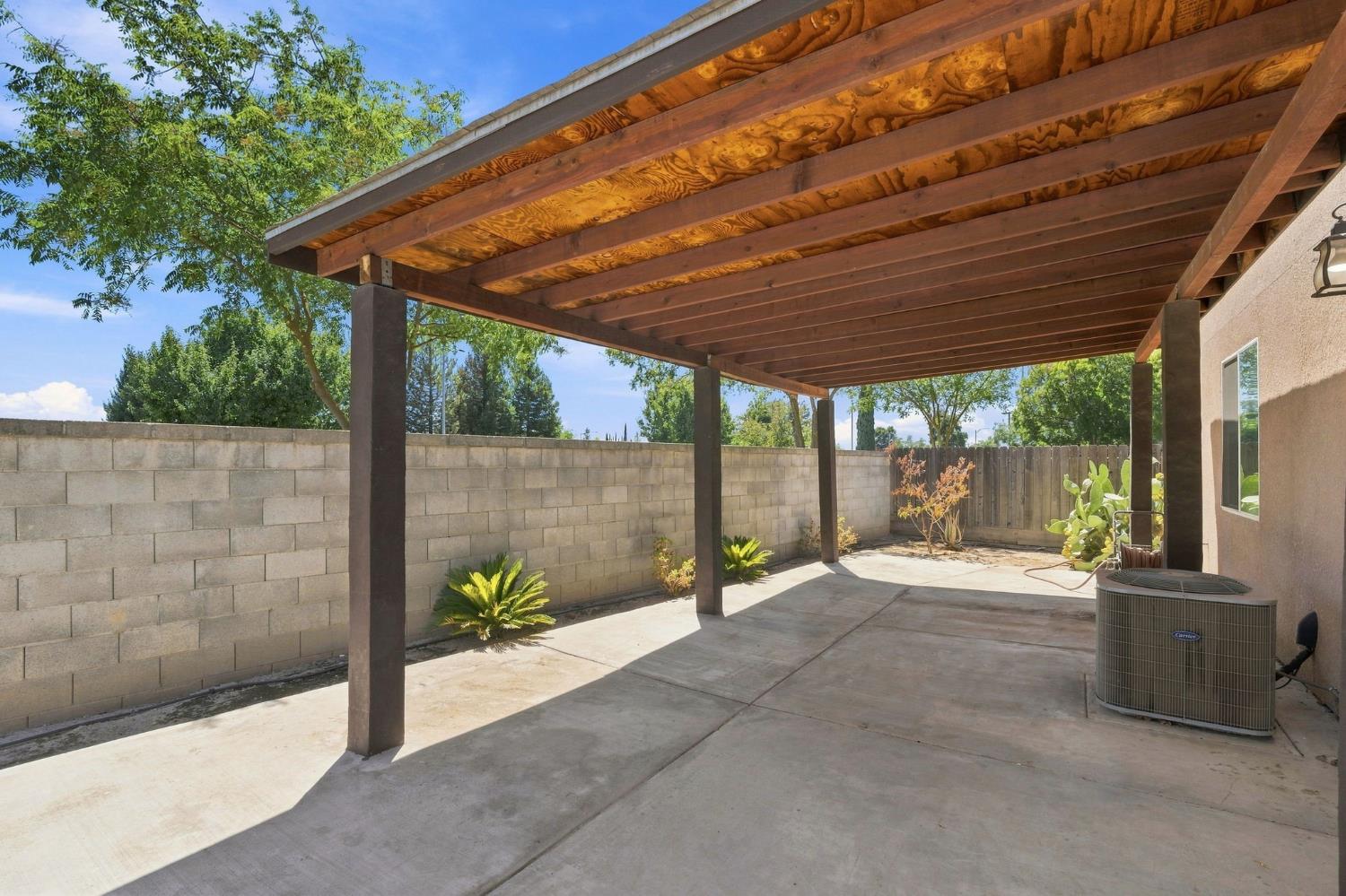 852 Morris Ln, Madera, CA 93637