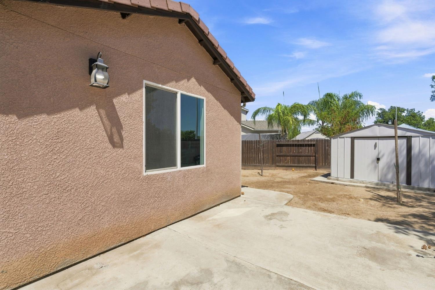 852 Morris Ln, Madera, CA 93637