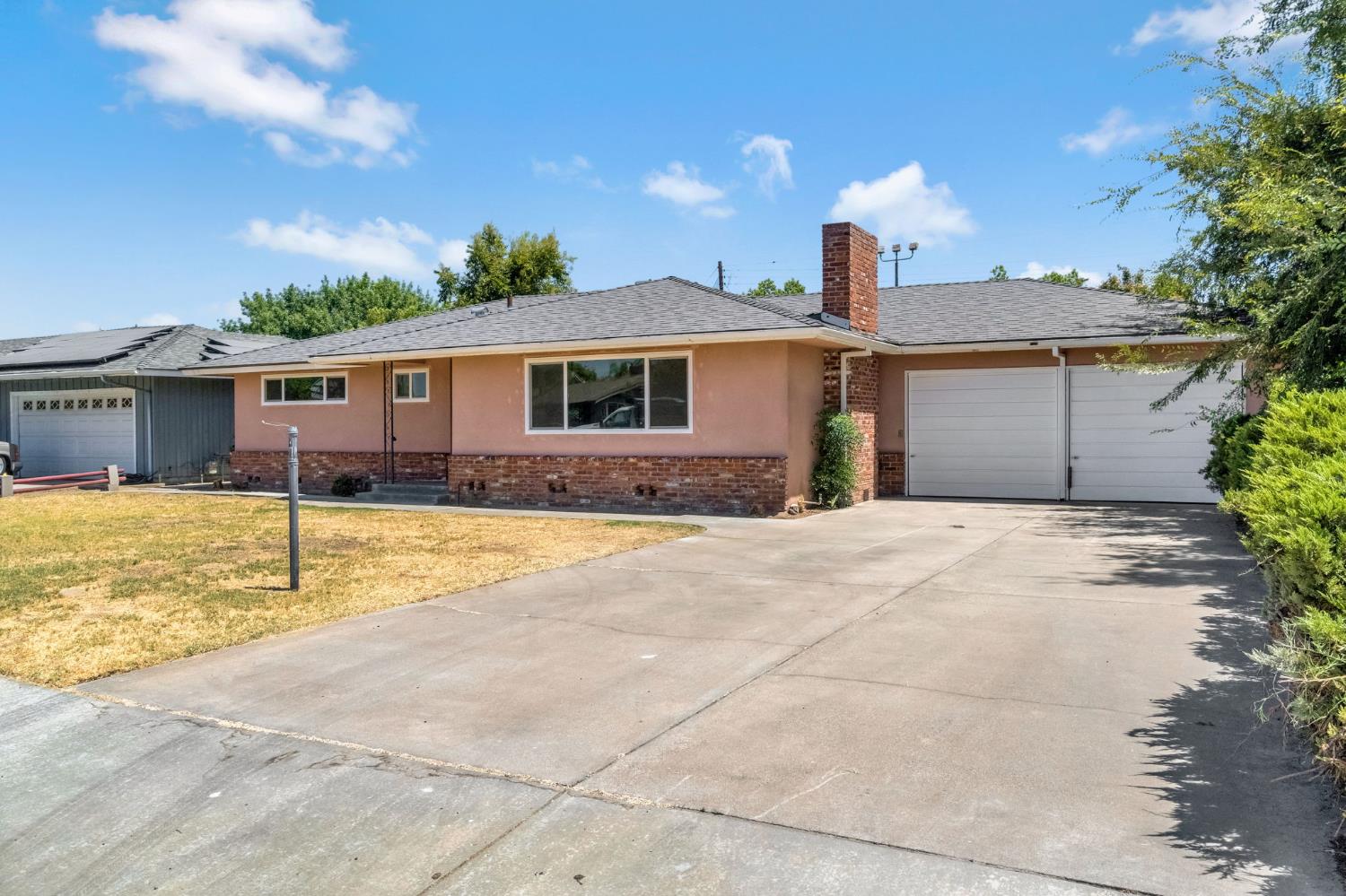 880 I St, Parlier, CA 93648
