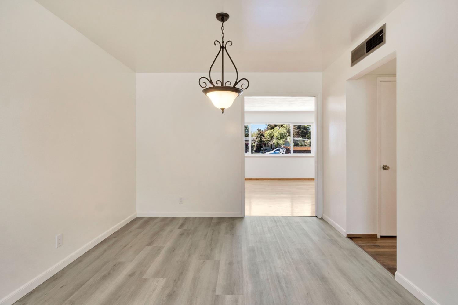 880 I St, Parlier, CA 93648