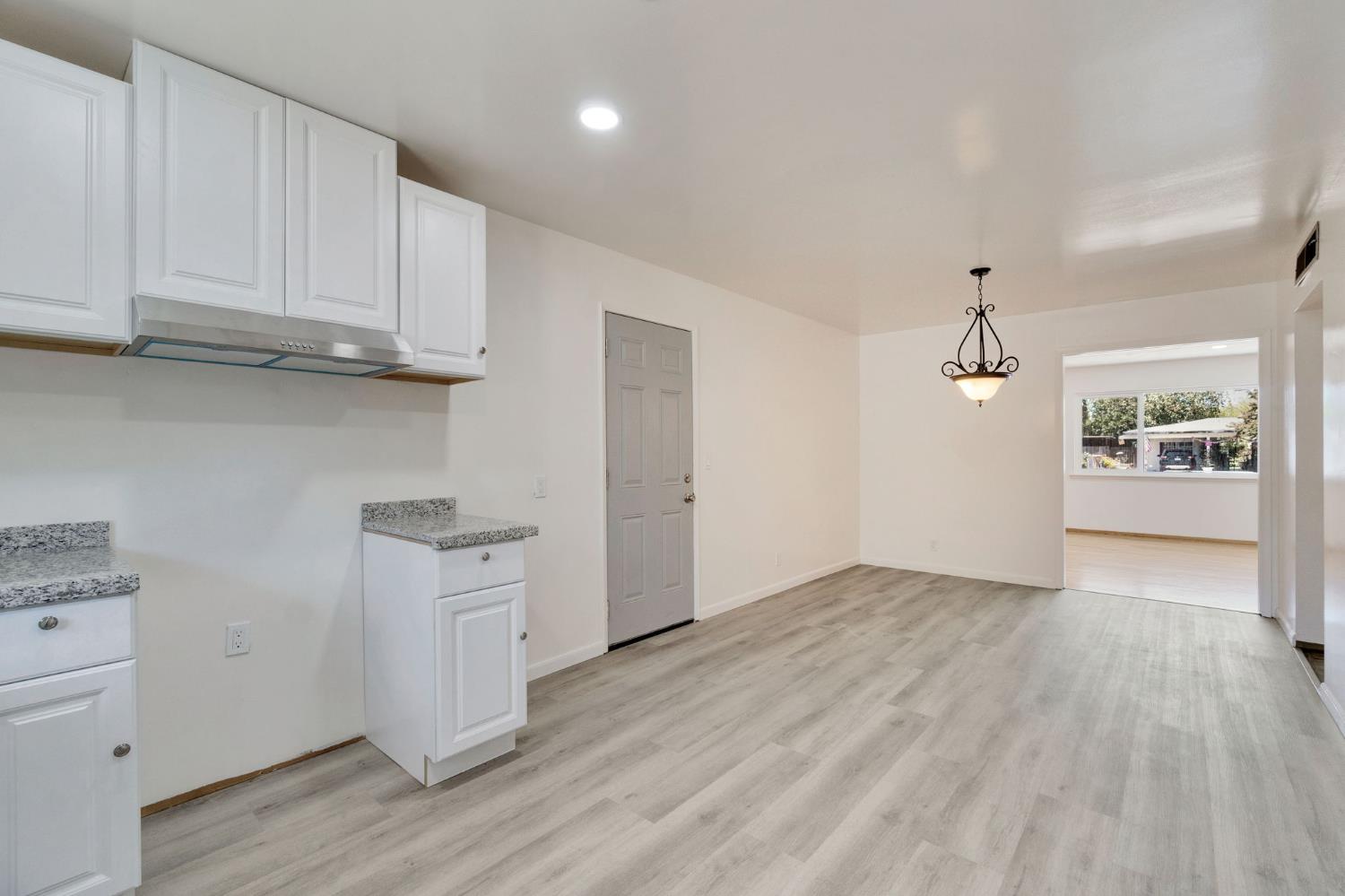 880 I St, Parlier, CA 93648