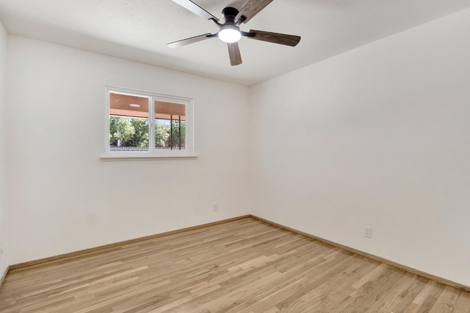 880 I St, Parlier, CA 93648