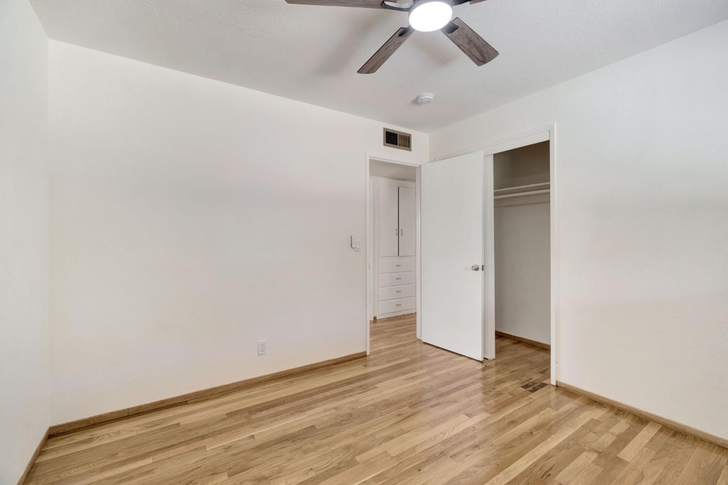 880 I St, Parlier, CA 93648