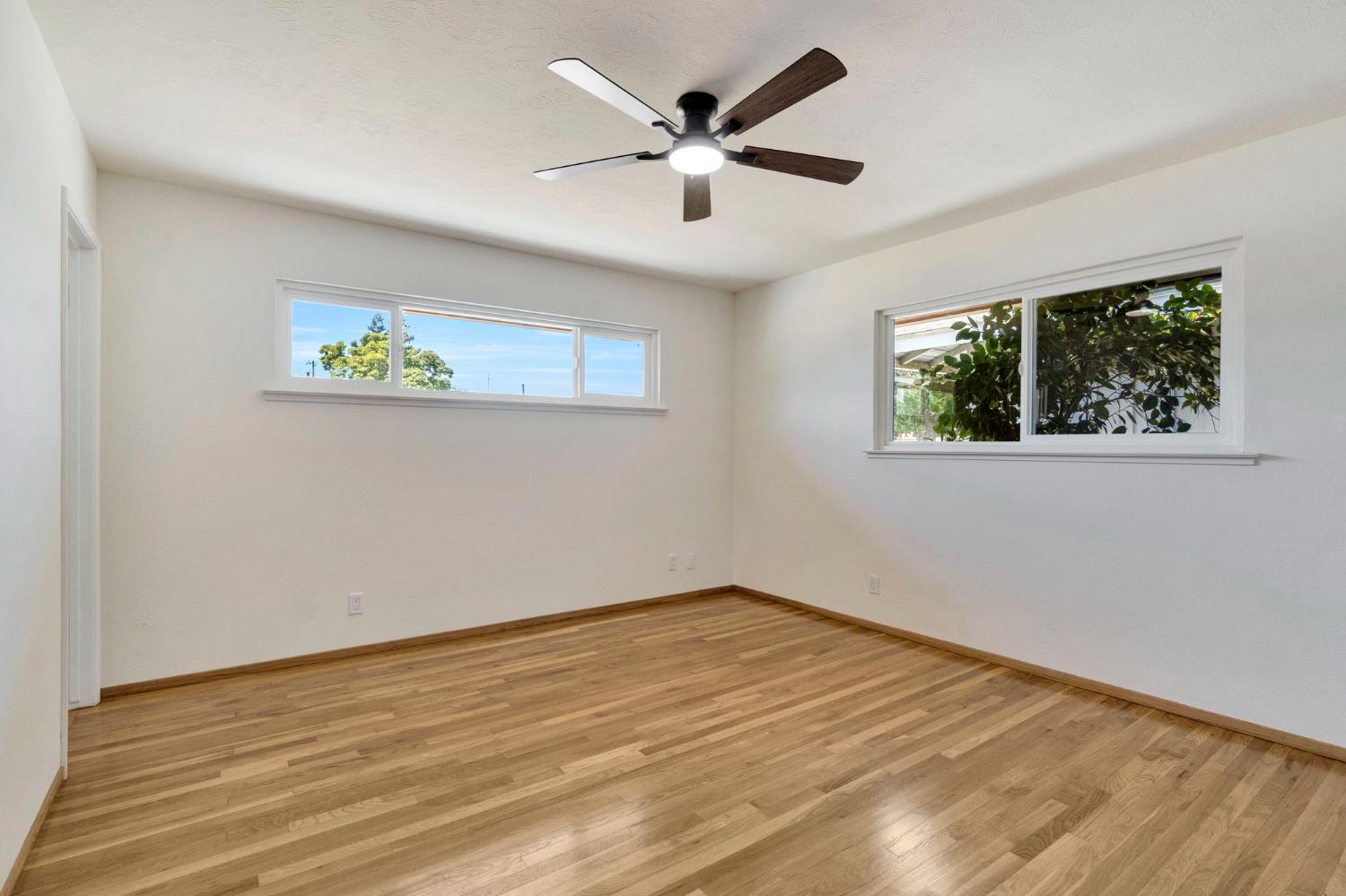 880 I St, Parlier, CA 93648