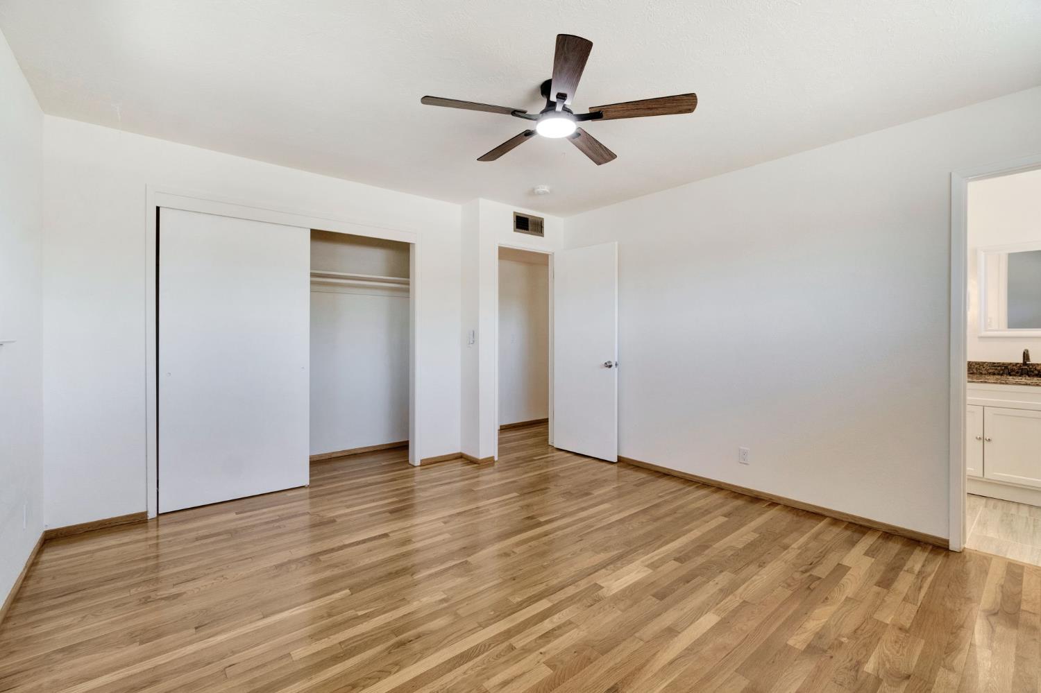 880 I St, Parlier, CA 93648
