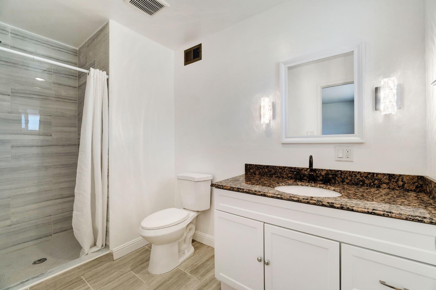 880 I St, Parlier, CA 93648