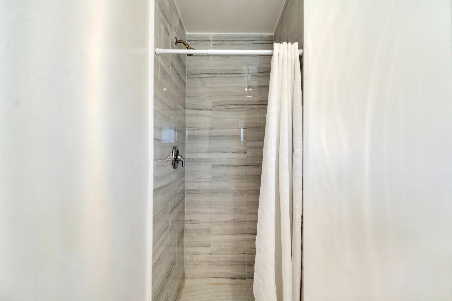 880 I St, Parlier, CA 93648