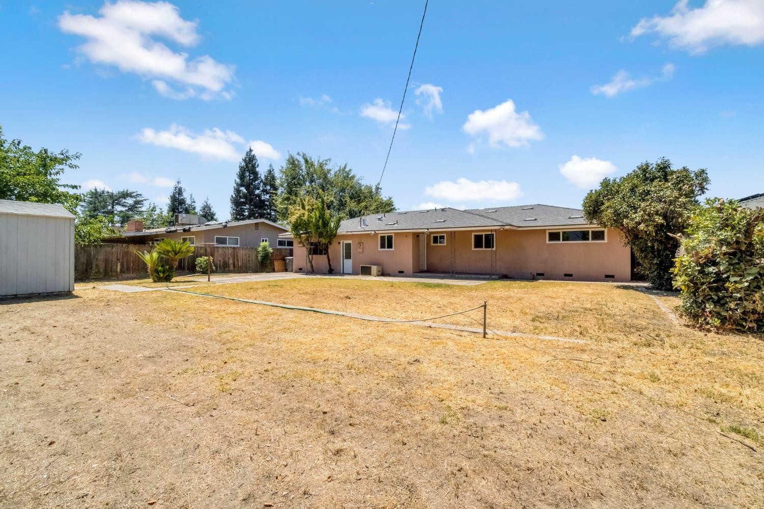 880 I St, Parlier, CA 93648