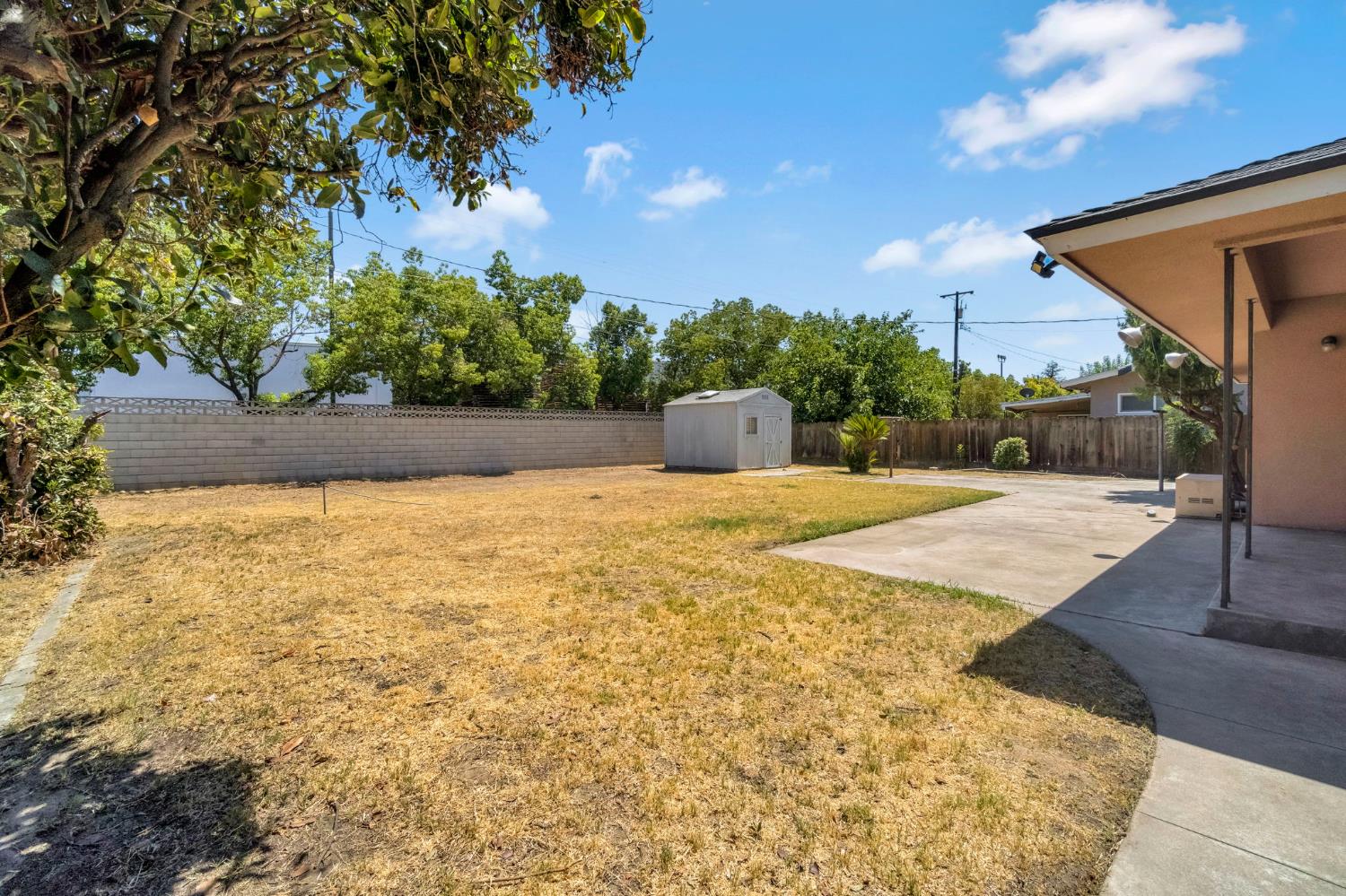 880 I St, Parlier, CA 93648