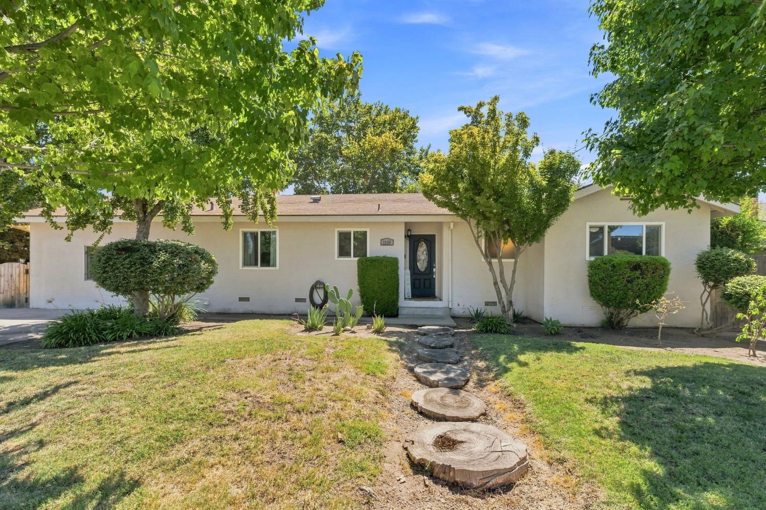 1338 N Mooney Blvd, Visalia, CA 93291