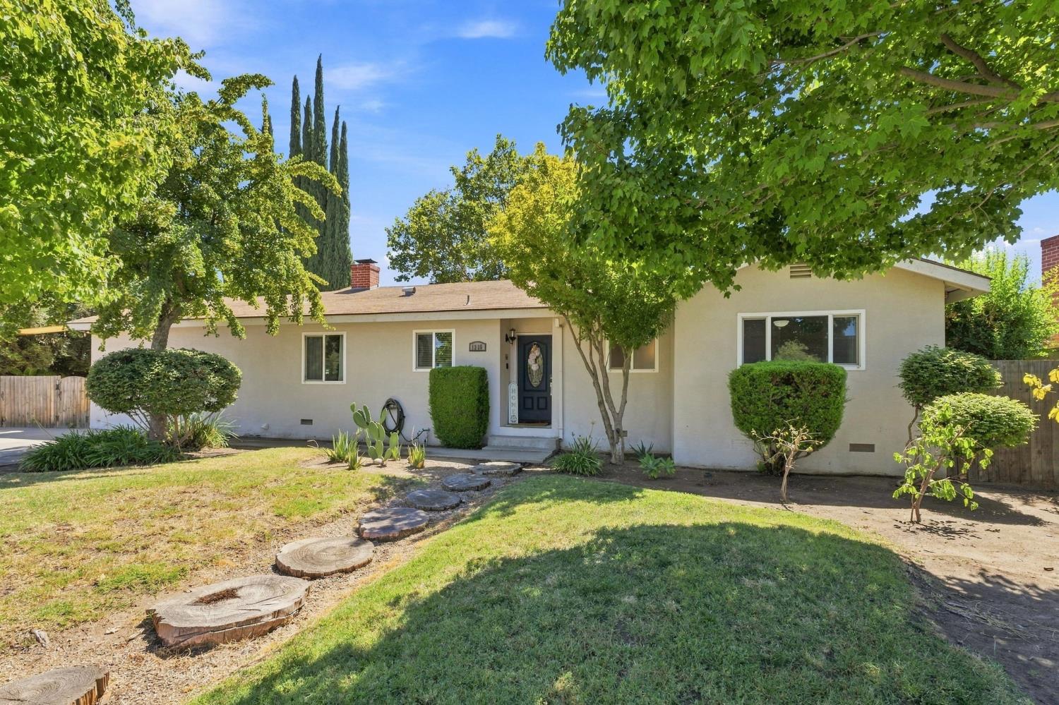 1338 N Mooney Blvd, Visalia, CA 93291