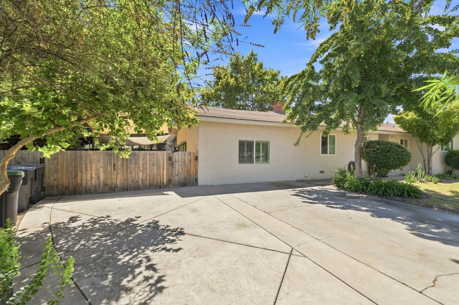 1338 N Mooney Blvd, Visalia, CA 93291
