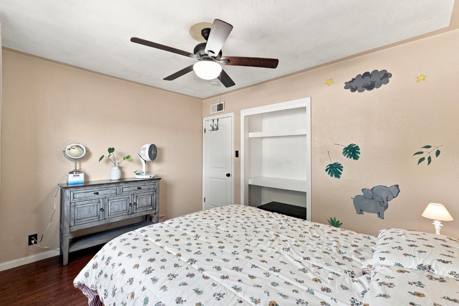 1338 N Mooney Blvd, Visalia, CA 93291