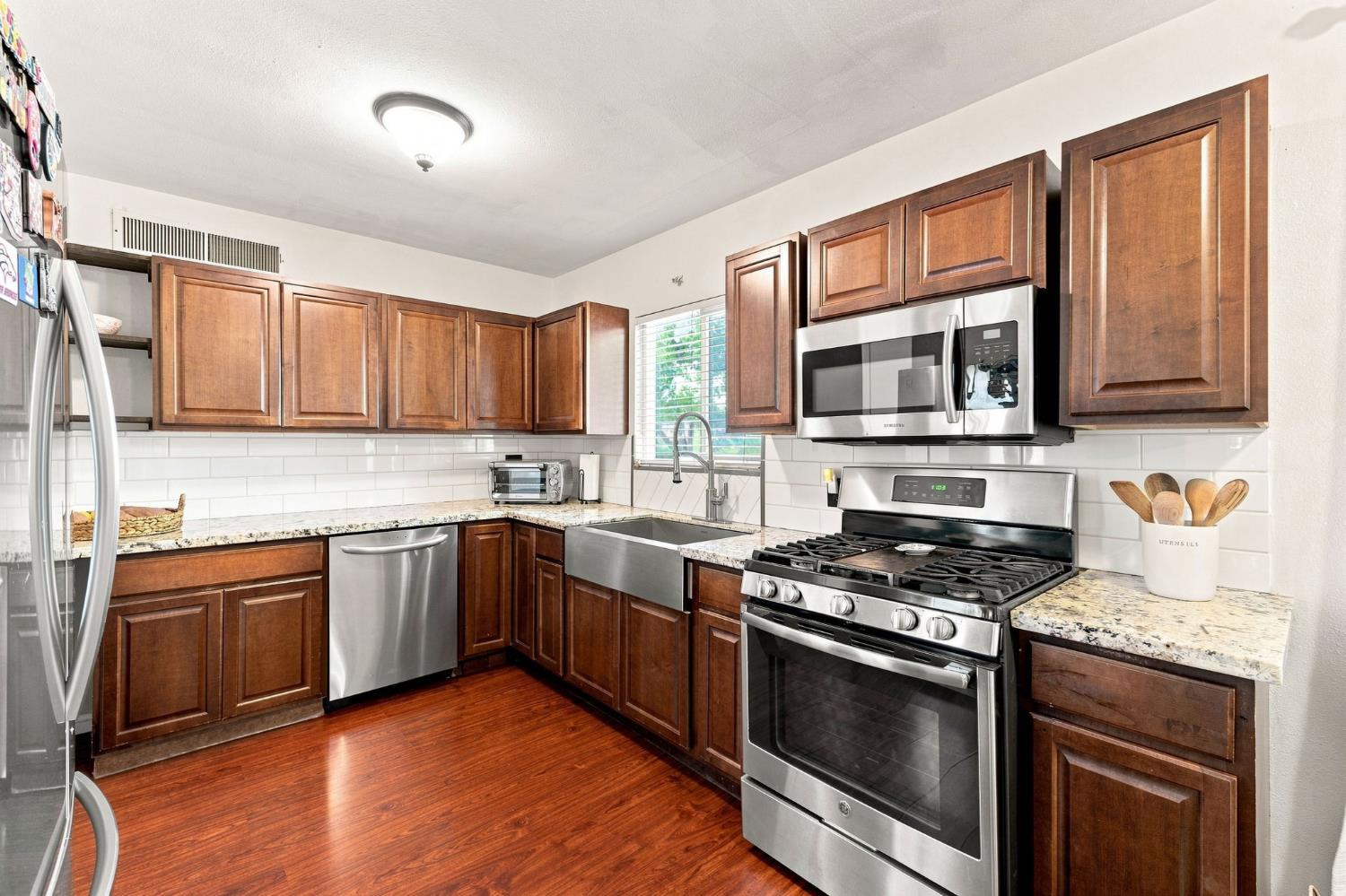 1338 N Mooney Blvd, Visalia, CA 93291