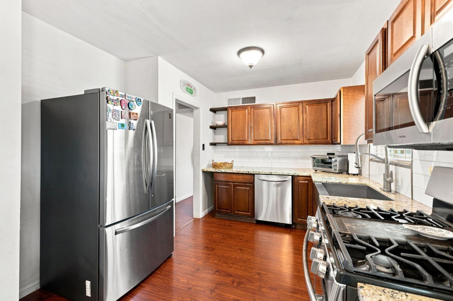 1338 N Mooney Blvd, Visalia, CA 93291