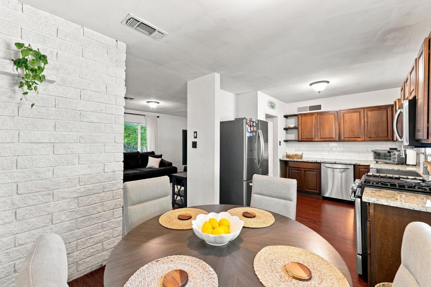 1338 N Mooney Blvd, Visalia, CA 93291