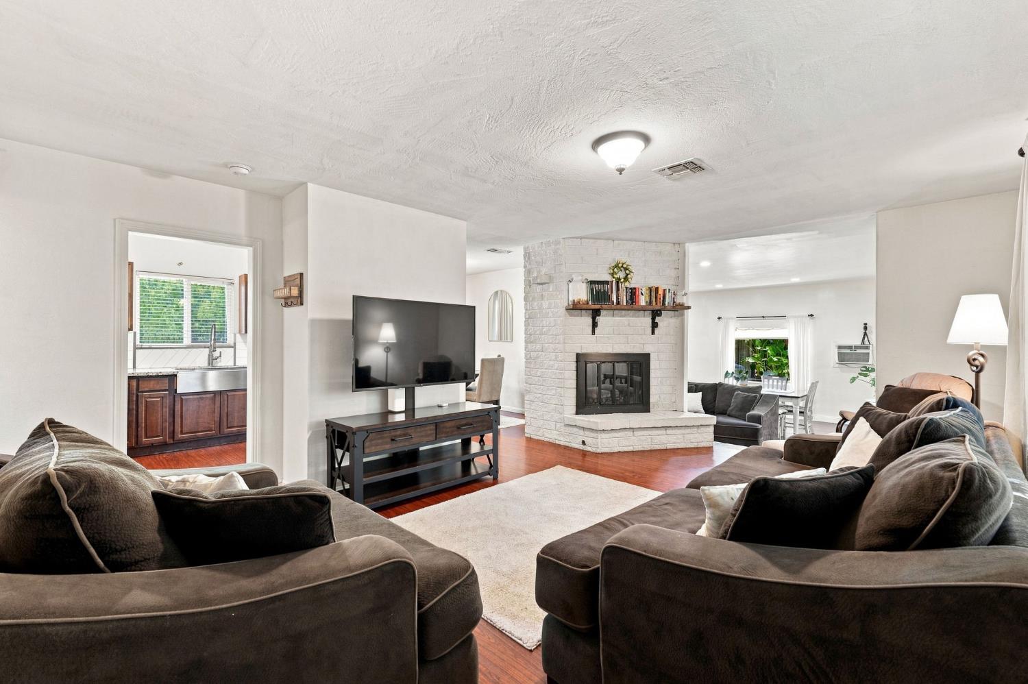 1338 N Mooney Blvd, Visalia, CA 93291
