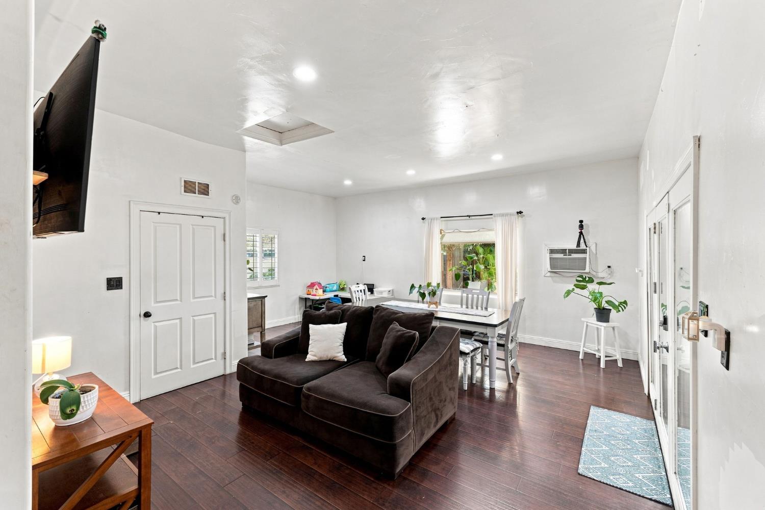 1338 N Mooney Blvd, Visalia, CA 93291