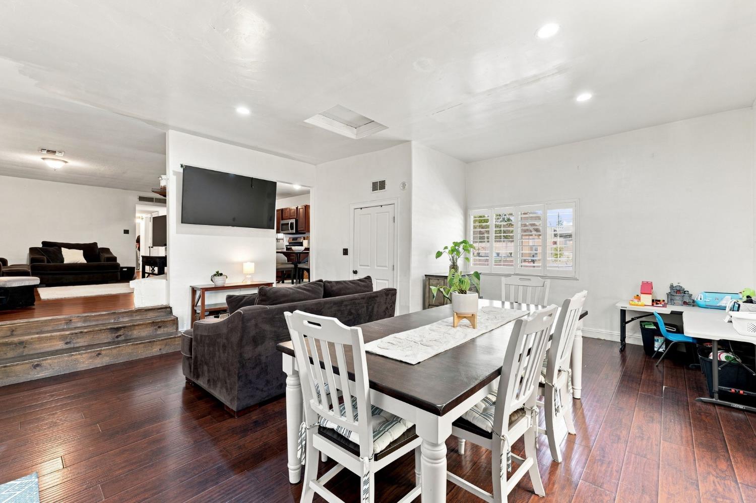 1338 N Mooney Blvd, Visalia, CA 93291