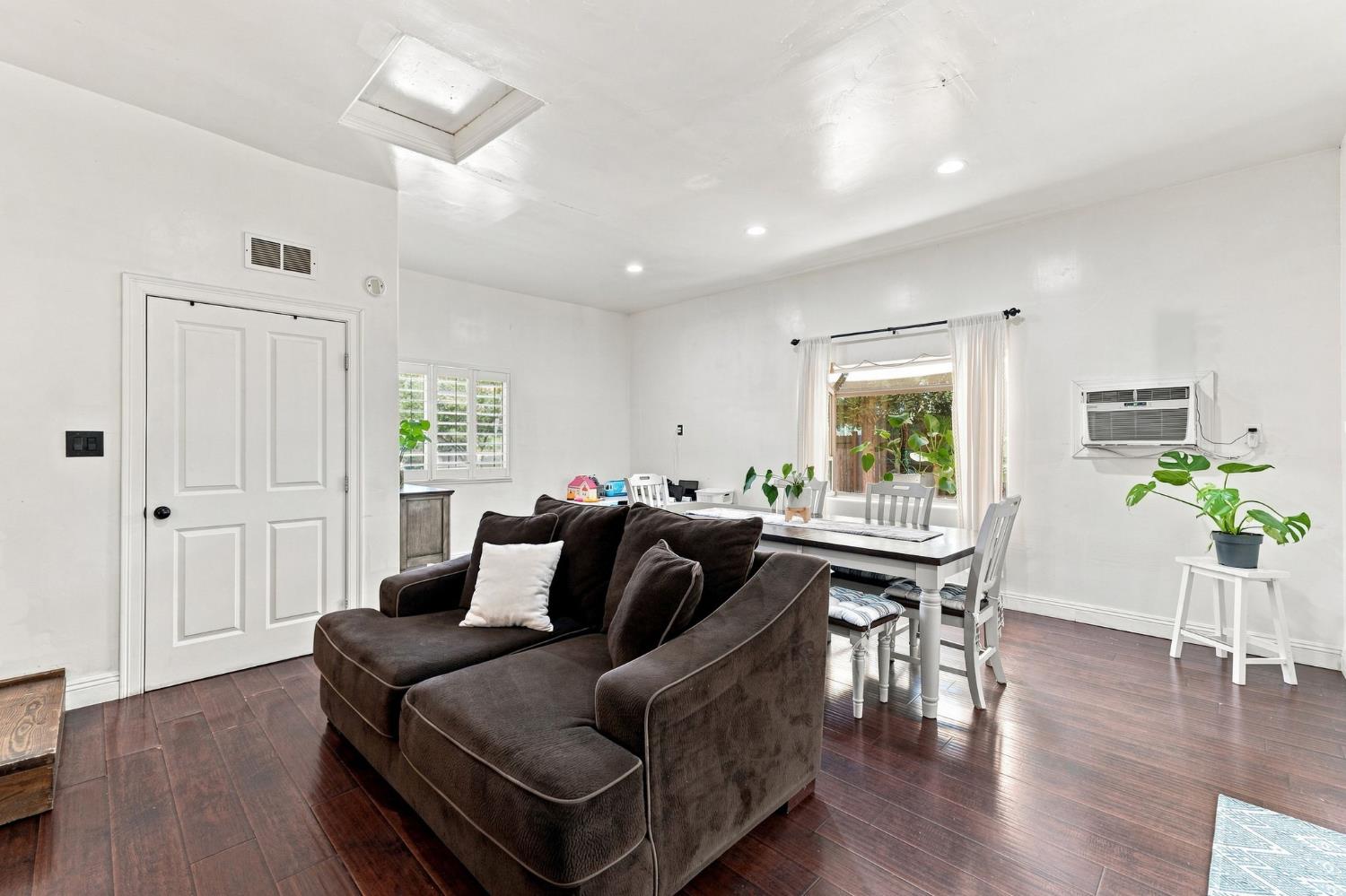 1338 N Mooney Blvd, Visalia, CA 93291
