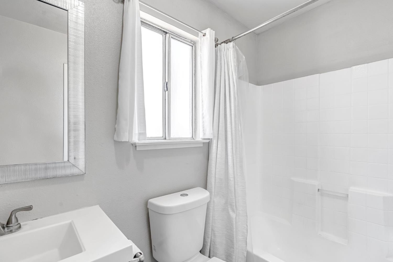 12511 A, Biola, CA 93606