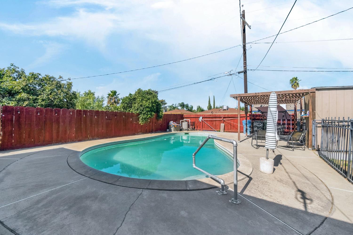 1016 Cutting St, Madera, CA 93638