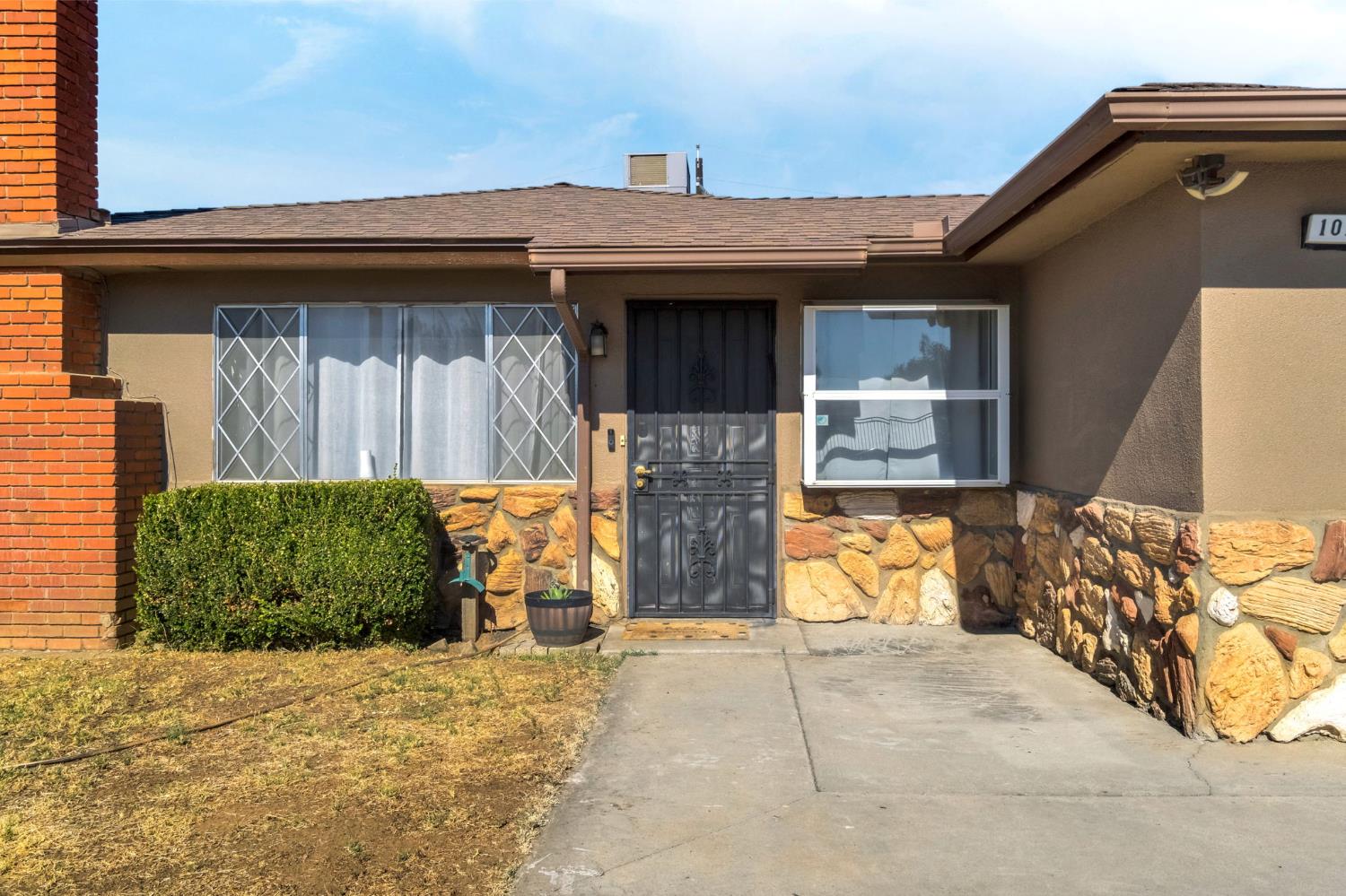 1016 Cutting St, Madera, CA 93638