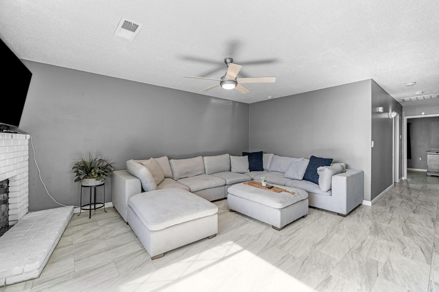 1016 Cutting St, Madera, CA 93638