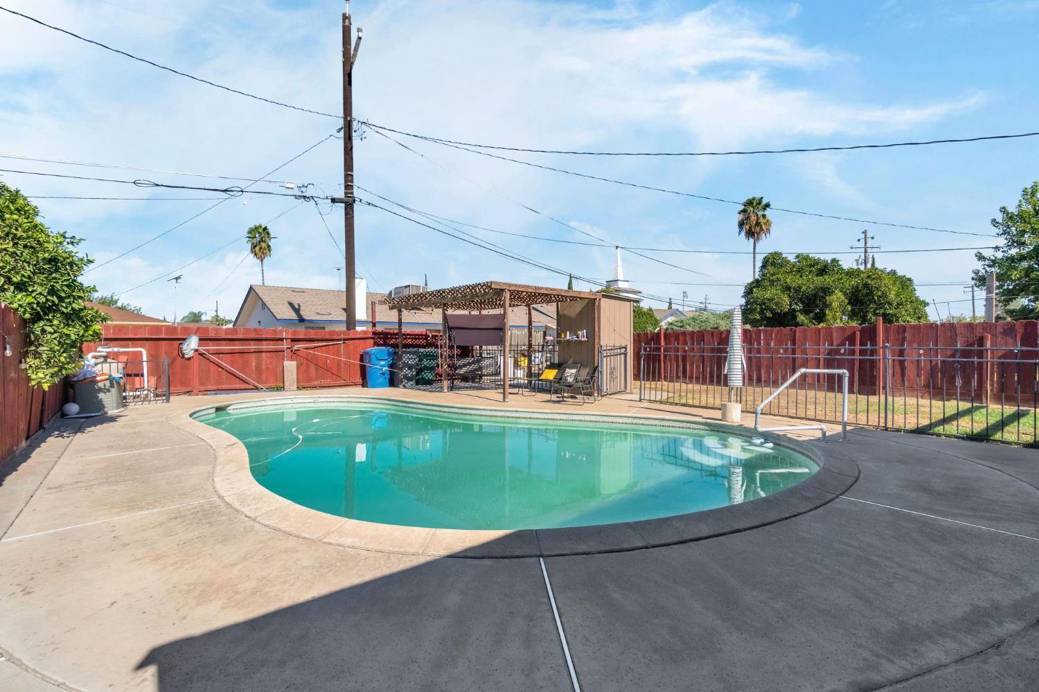 1016 Cutting St, Madera, CA 93638