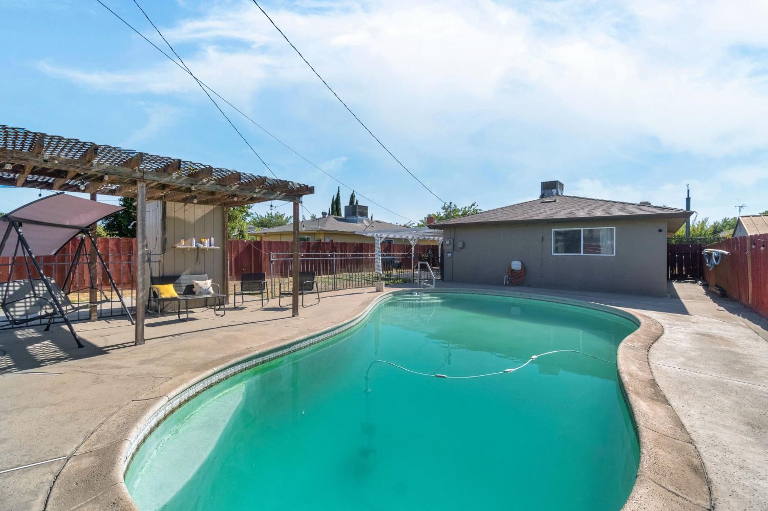 1016 Cutting St, Madera, CA 93638