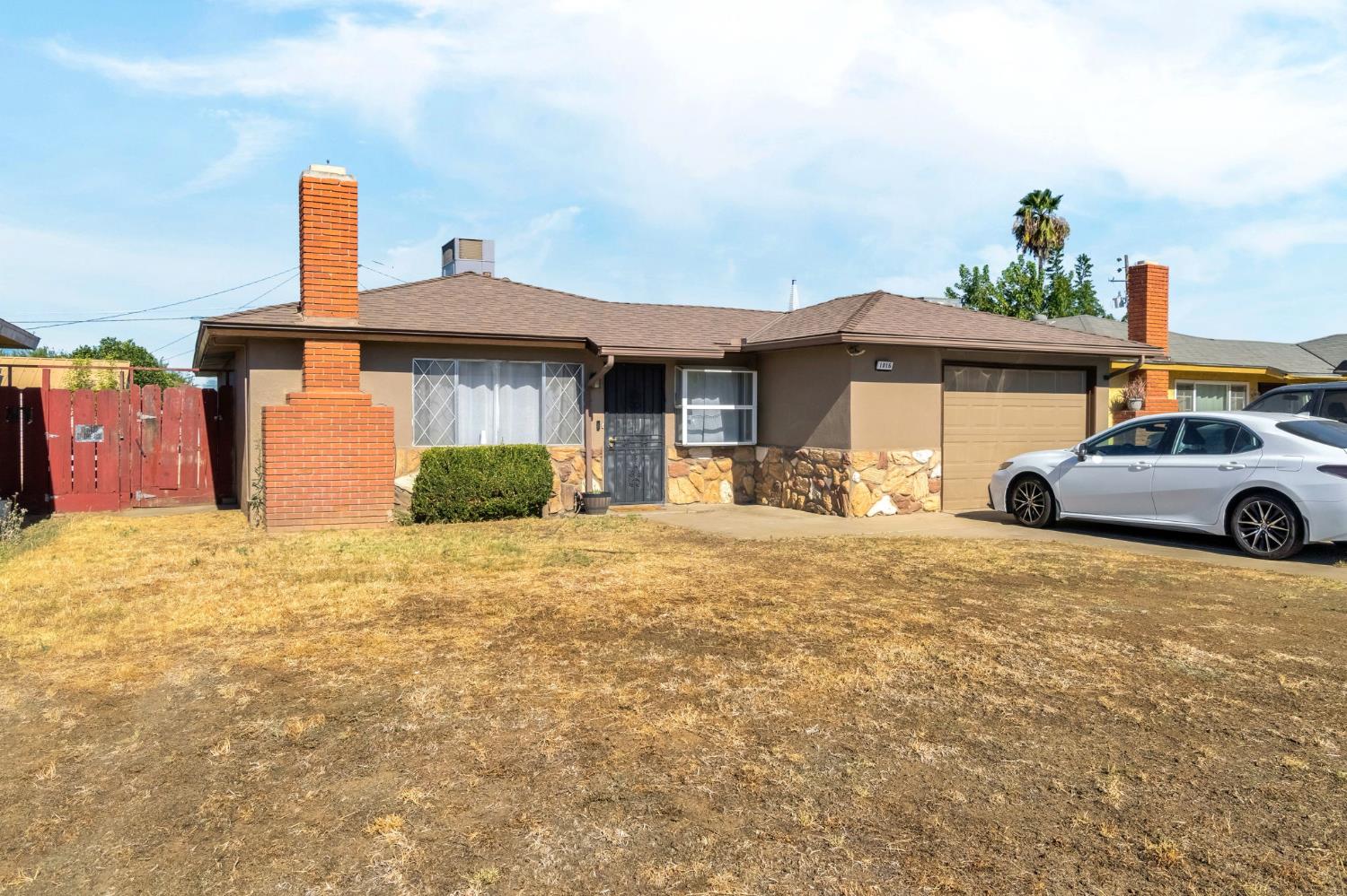 1016 Cutting St, Madera, CA 93638
