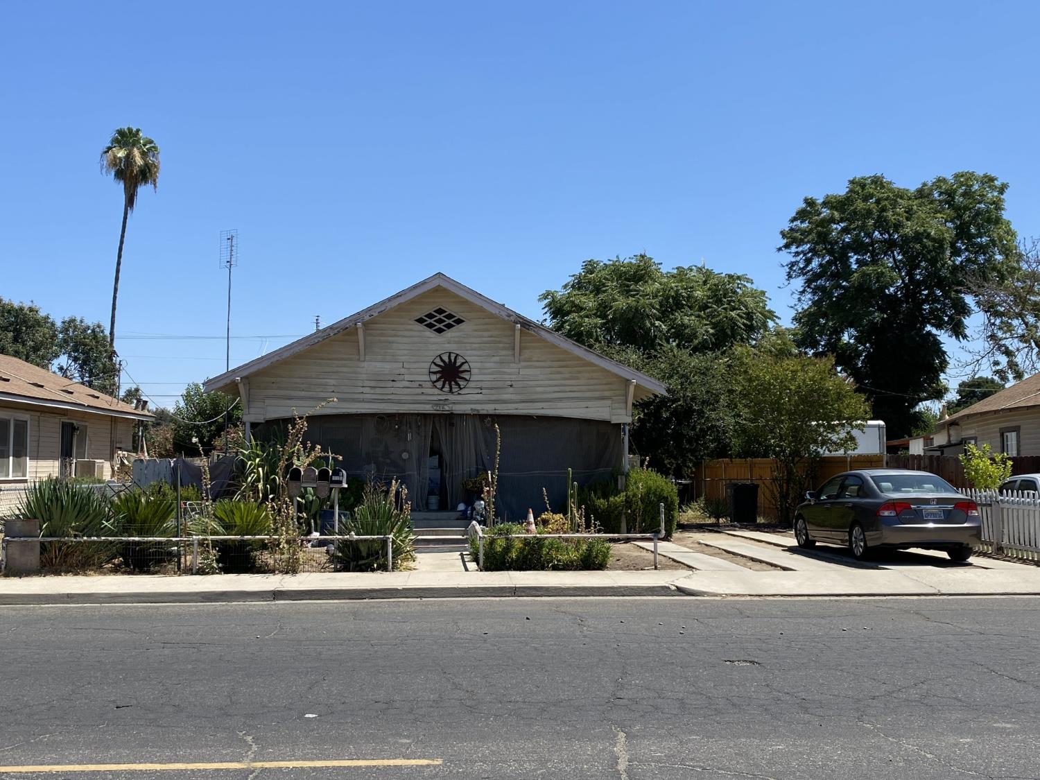 216 220 S Q St, Dinuba, CA 93618