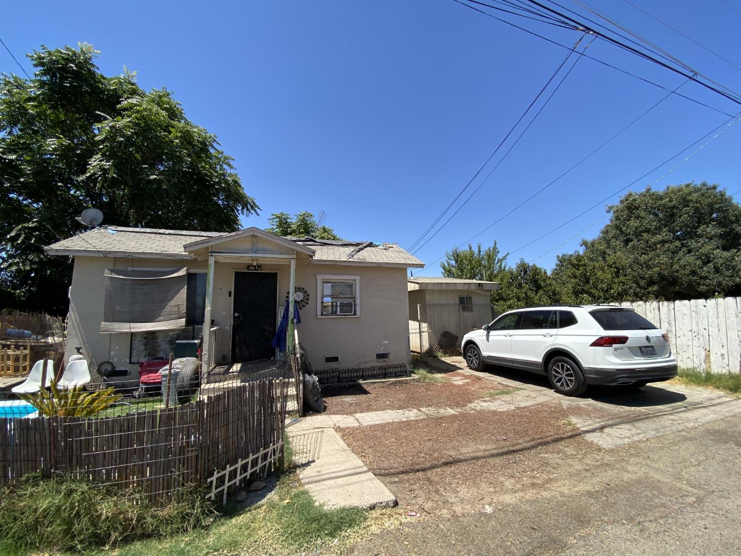 216 220 S Q St, Dinuba, CA 93618