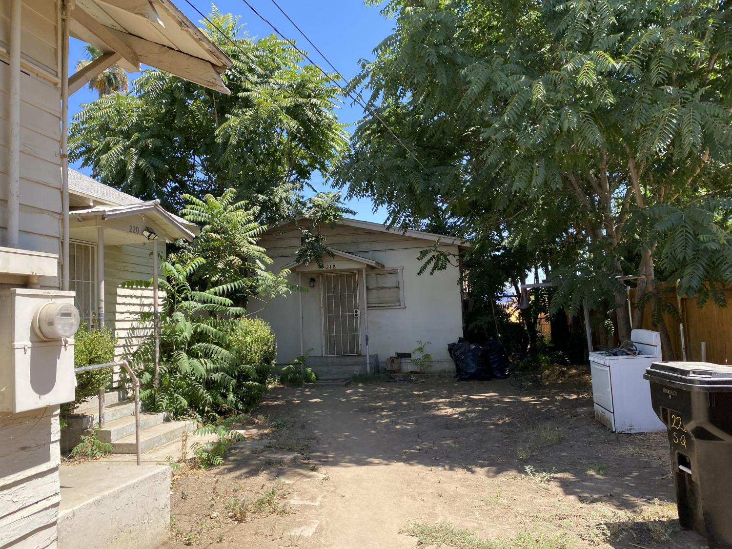 216 220 S Q St, Dinuba, CA 93618