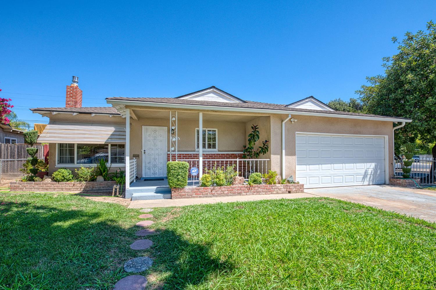 2433 E Rialto Ave, Fresno, CA 93726