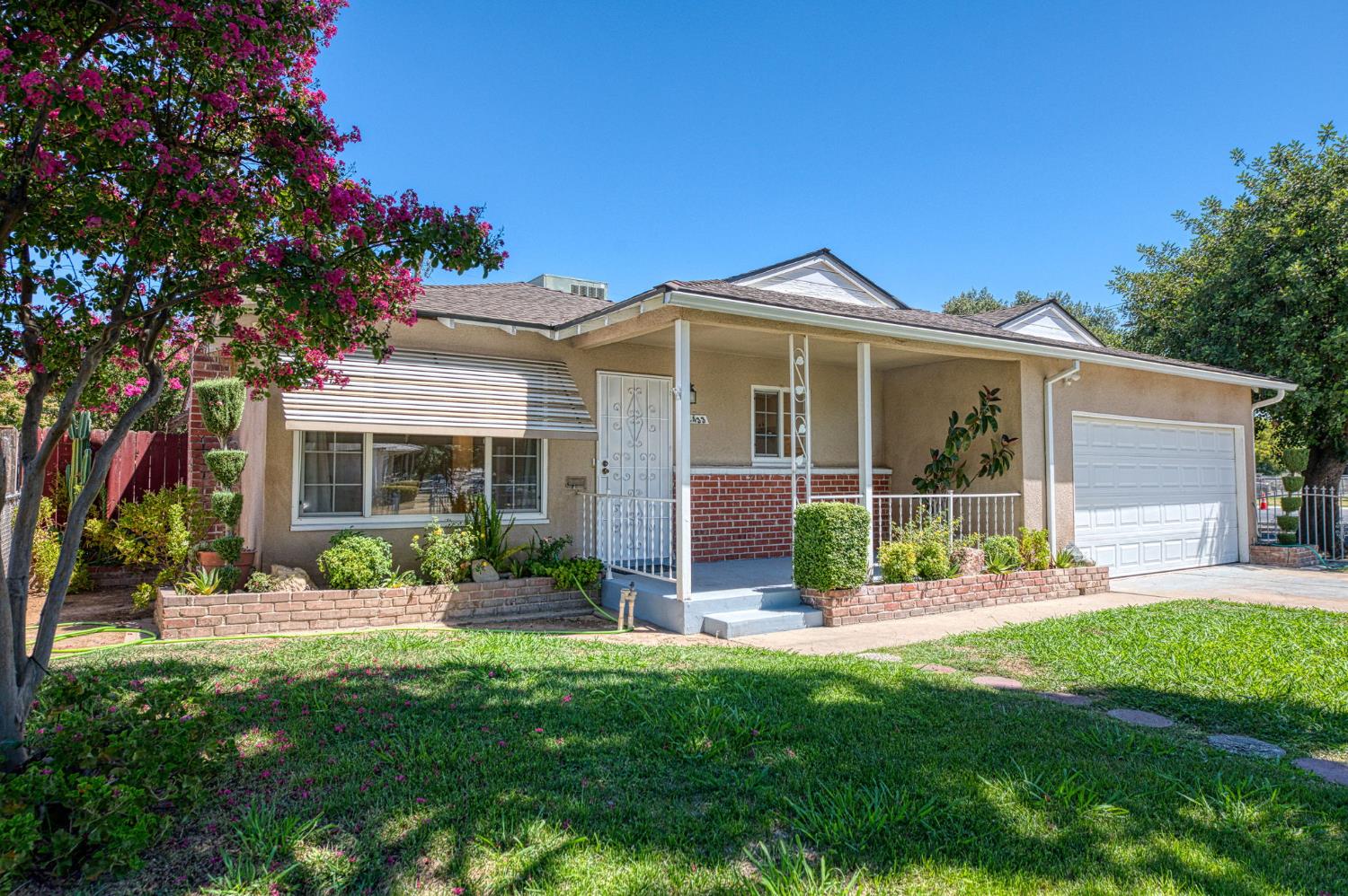 2433 E Rialto Ave, Fresno, CA 93726