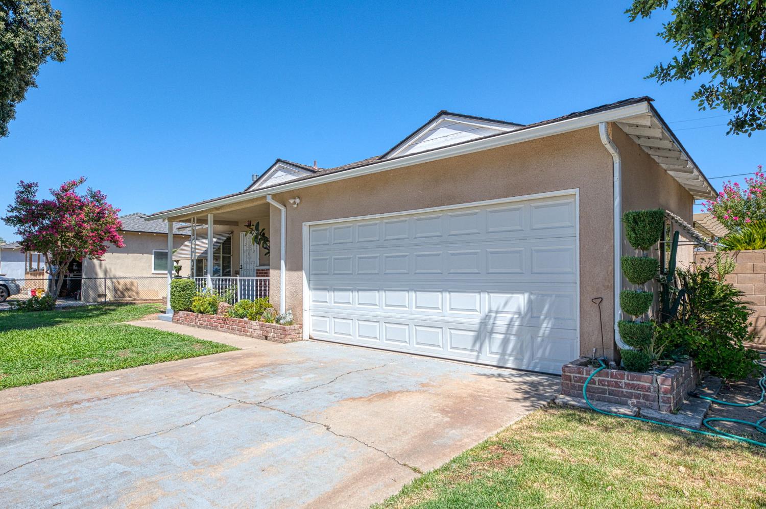 2433 E Rialto Ave, Fresno, CA 93726