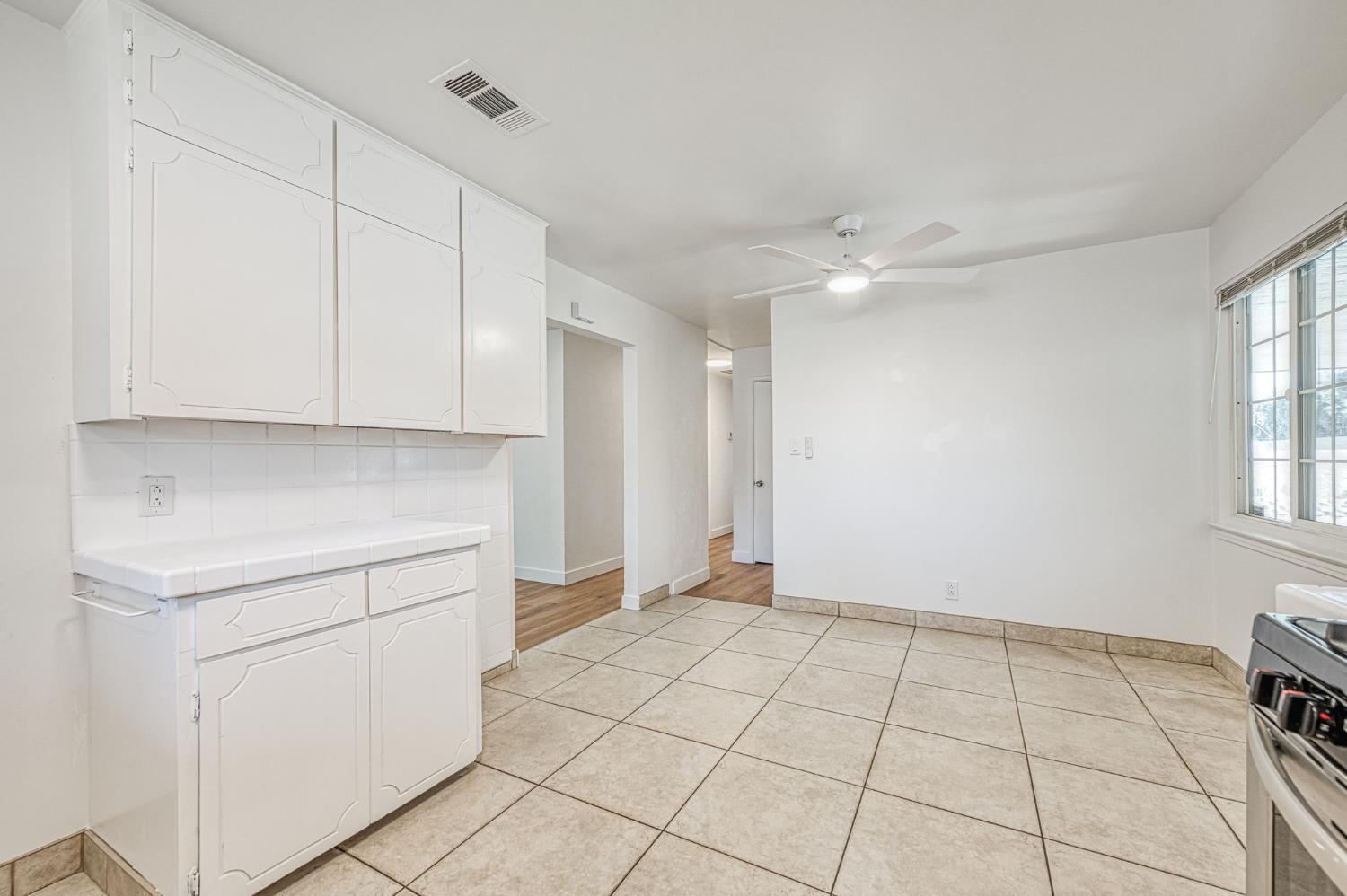2433 E Rialto Ave, Fresno, CA 93726