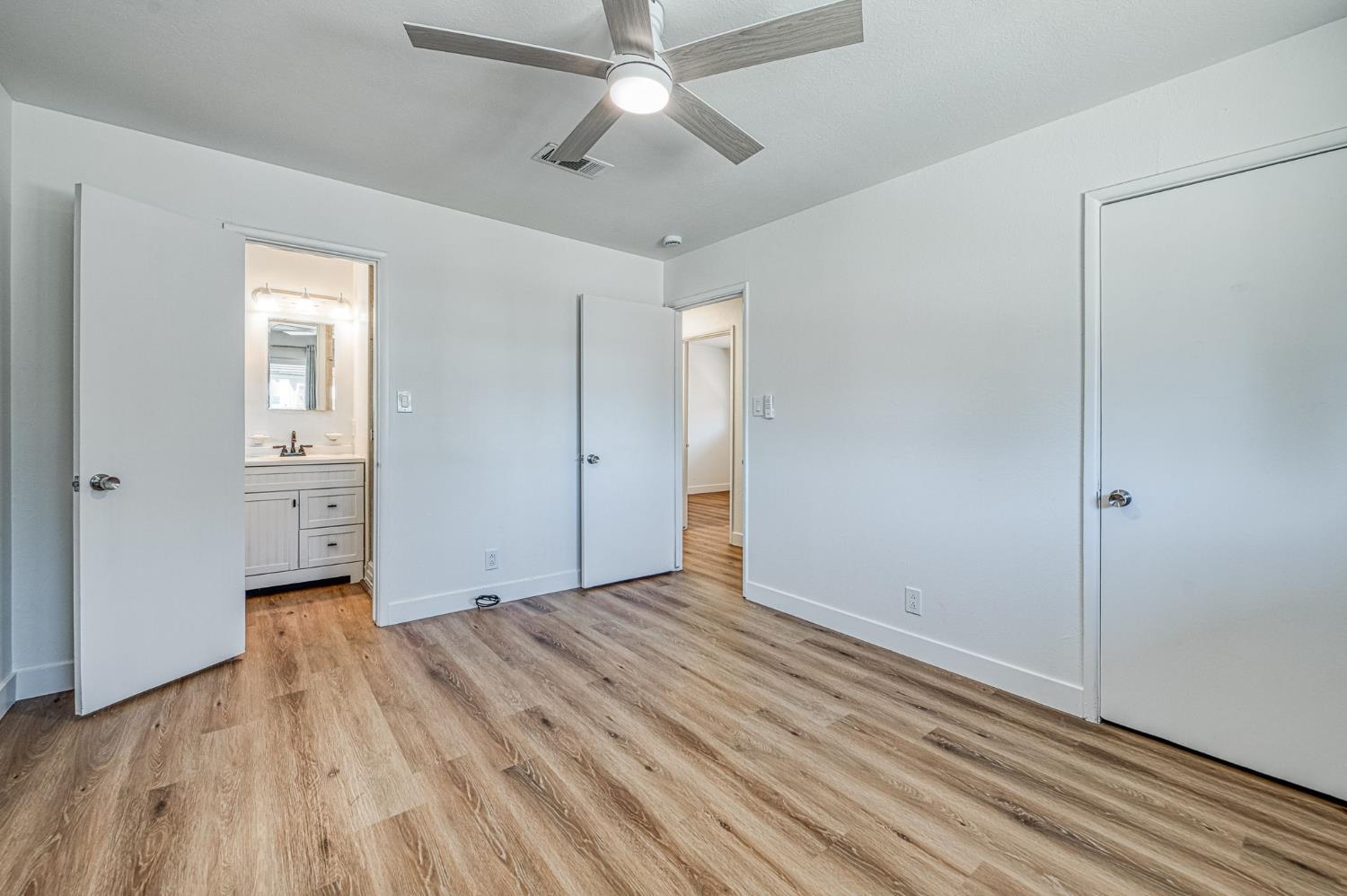 2433 E Rialto Ave, Fresno, CA 93726