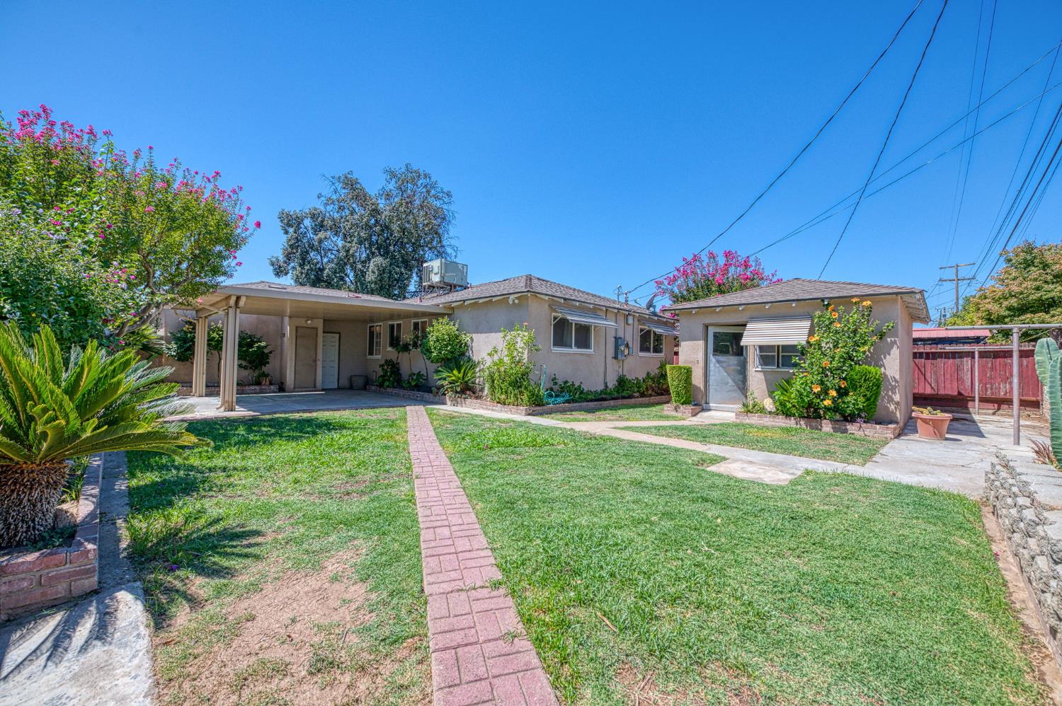 2433 E Rialto Ave, Fresno, CA 93726