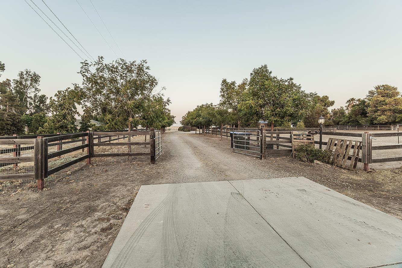 16099 Anaconda Rd, Madera, CA 93636