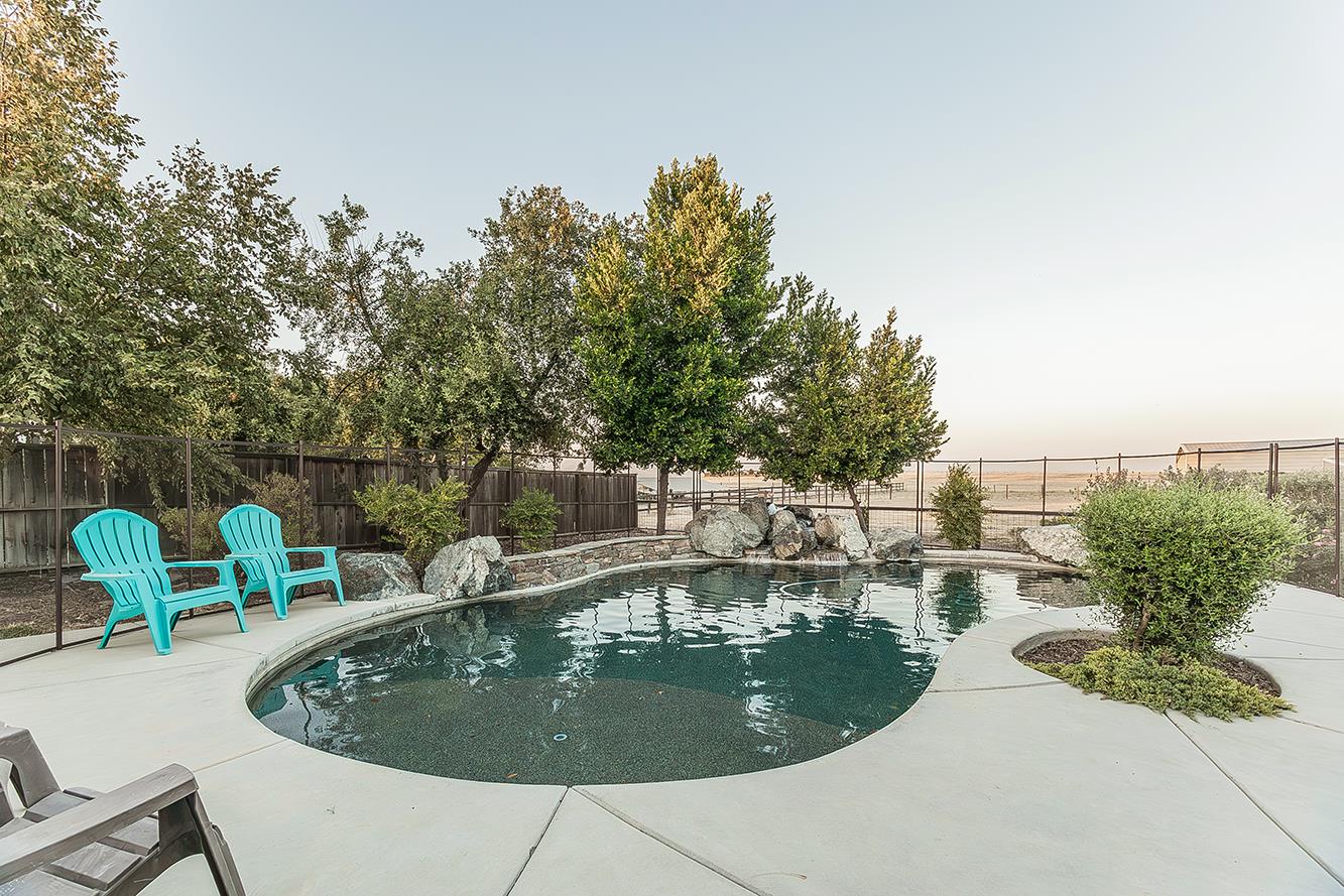 16099 Anaconda Rd, Madera, CA 93636