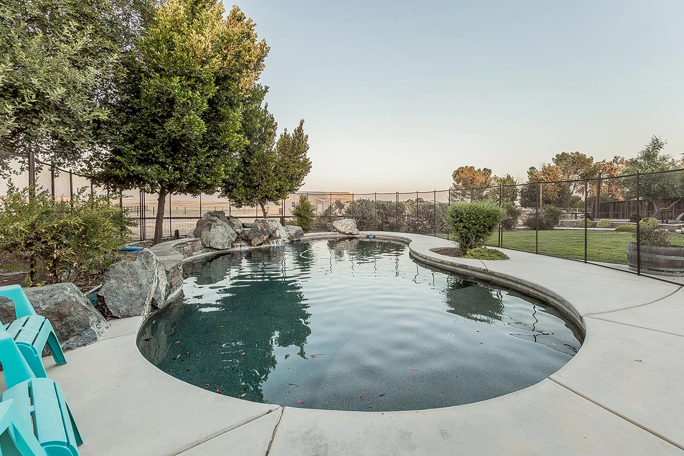 16099 Anaconda Rd, Madera, CA 93636