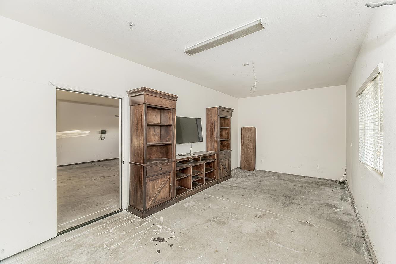 16099 Anaconda Rd, Madera, CA 93636