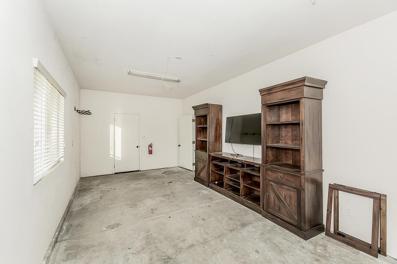16099 Anaconda Rd, Madera, CA 93636